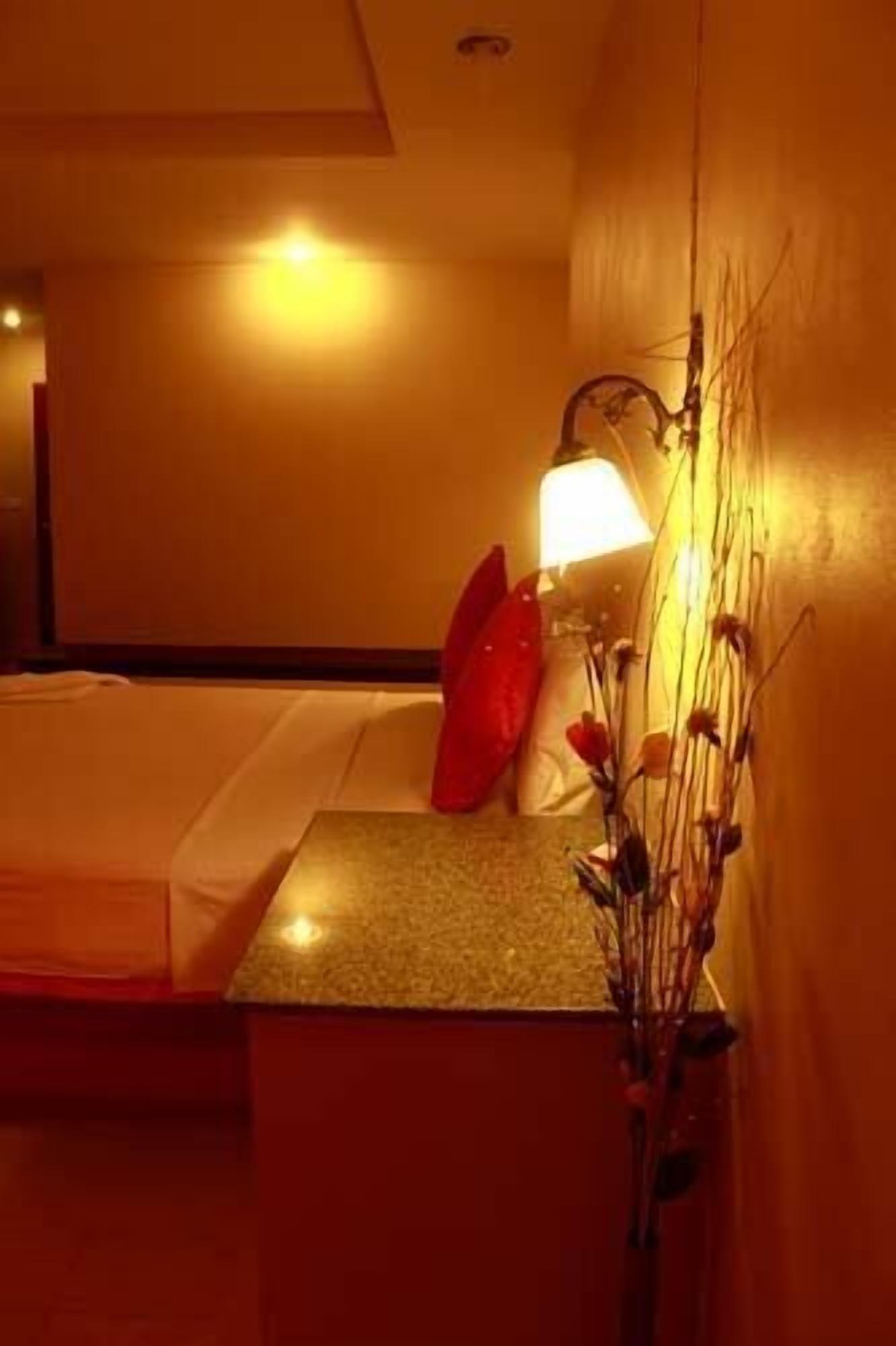 Hotel Sp House Phuket à Kata Beach Extérieur photo
