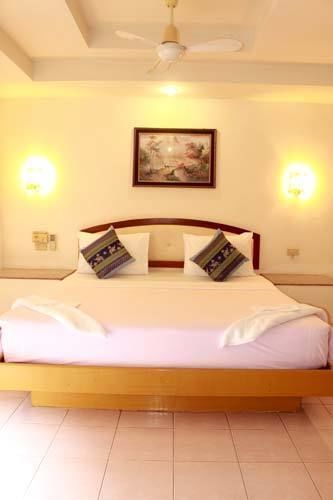 Hotel Sp House Phuket à Kata Beach Extérieur photo
